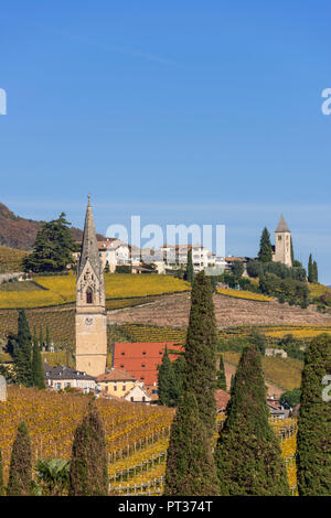 Village Church St. et Quirikus Julitta St., Termeno, Route des vins du Tyrol du Sud, Tyrol du Sud, Italie Banque D'Images