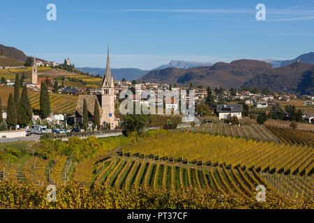 Église du Village Saint Valentin, Termeno, Route des vins du Tyrol du Sud, Tyrol du Sud, Italie Banque D'Images