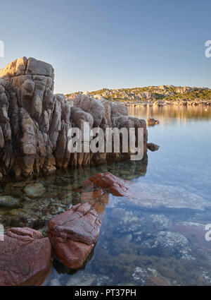 Dans les formations rocheuses de la réserve naturelle de Bruzzi, près de Pianottoli-Caldarello, Corse du Sud, Corse, France Banque D'Images