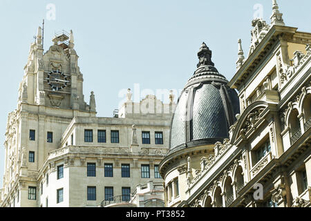 Maisons sur la Gran Via à Madrid, Espagne, Europe Banque D'Images