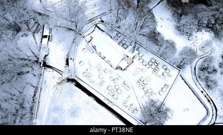 Cimetière militaire à l'Ermitage et chapelle funéraire de Johann von Luxemburg en hiver, près de ferme du Parc, 3621, district de la vallée de la Sarre, Rhénanie-Palatinat, Allemagne Banque D'Images