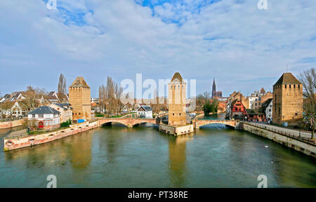 Ill et Ponts Couverts, Vieille Ville Petite France, Strasbourg, Alsace, France Banque D'Images