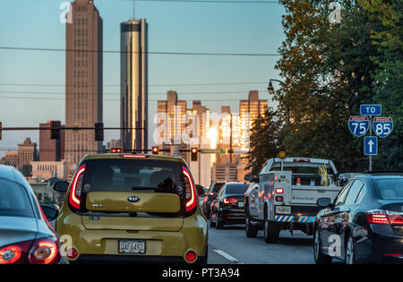 Les banlieusards l'heure de pointe du matin en direction de centre-ville d'Atlanta, la Géorgie et l'I-75/I-85 Le Centre-ville de connecteur. (USA) Banque D'Images
