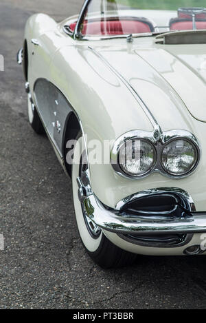 USA, New England, New York, Beverly, voitures anciennes, de l'ère des années 1950 Corvette, protections extérieures Banque D'Images