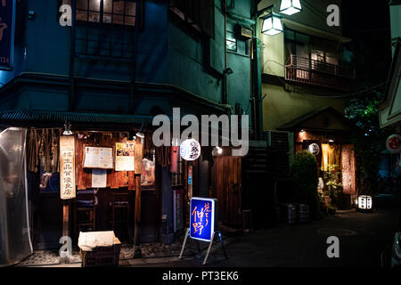 Tokyo, Japon - 09/16/2018 : un bar à Nakano, ouvert jusque tard dans la nuit Banque D'Images