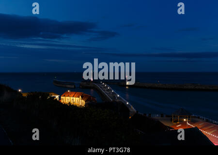 Whitby la nuit, Yorkshire du nord. Banque D'Images