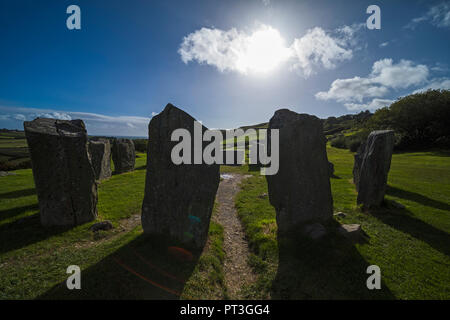 Près de Glandore, comté de Cork, en République d'Irlande. Recumbent Drombeg stone circle. Il est aussi connu localement comme l'autel du druide. La structure dates Banque D'Images