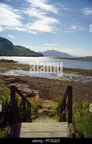 Le Château d'Eilean Donan est un château de plaine près de Dornie, un petit village en Écosse. Le nom lui-même signifie 'Donan's Island" et fait référence à des e-Donnán Banque D'Images