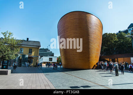 Chapelle d'Helsinki Kamppi est unique car il est fait de bois, avec son intérieur éclairée par la lumière du jour, donnant aux visiteurs une sensation de chaleur lorsqu'ils entrent. Banque D'Images