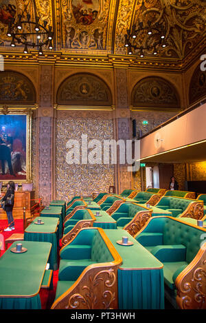 Chaises vertes en première chambre du parlement néerlandais à La Haye, Hollande Banque D'Images