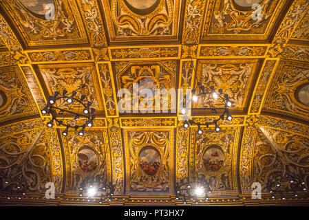 Plafond décoré à l'édifice du parlement à Den Haag, Pays-Bas Banque D'Images