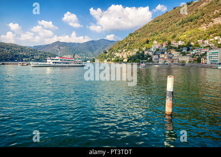 En ferry de Côme dans un beau jour d'été, le lac de Côme, Italie Banque D'Images