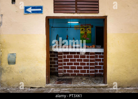 La HAVANE, CUBA - CIRCA Octobre 2017 Boucherie dans la Vieille Havane, Cuba. Banque D'Images