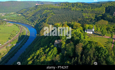 Cimetière militaire et l'hermitage Kastel avec chapelle funéraire, près de ferme du parc, Saartal, 3621 district, Rhénanie-Palatinat, Allemagne Banque D'Images