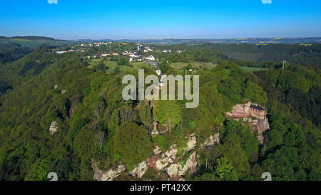 Cimetière militaire et l'hermitage Kastel avec chapelle funéraire, près de ferme du parc, Saartal, 3621 district, Rhénanie-Palatinat, Allemagne Banque D'Images