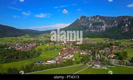 Voir d'Inzell, près de Traunstein, Chiemgau, Haute-Bavière, Bavière, Allemagne, vue aérienne Banque D'Images