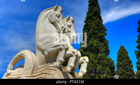 Sculpture de cheval dans la 'Jardim da Praca do Imperio', Belém, Lisbonne, Portugal Banque D'Images