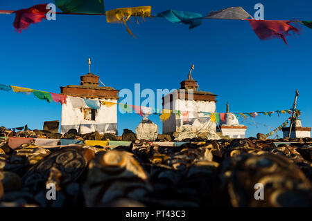 Mapham Yutso, lac Manasarowar, Chiu monastère au Tibet, Banque D'Images