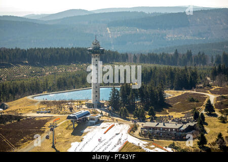 Ettelsberg avec Ettelsturm, Hochheideturm, lac Ettelsberg, Landgasthof Osterseen hut, de la sagesse populaire restaurant de montagne à l'arrêt de téléphérique à Willingen, Willingen (Upland), Waldeck-Frankenberg district, Hesse, Allemagne Banque D'Images