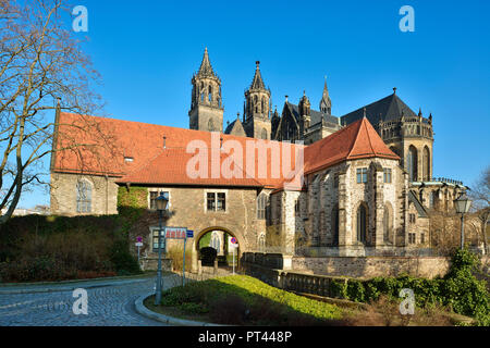 Allemagne (Saxe-Anhalt), Magdeburg, Tatarenturm et cathédrale de Magdebourg à Marienkapelle Banque D'Images