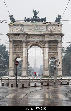 Arc de la paix et le parc Sempione sous une chute de neige, Milan, Lombardie, Italie, Europe, Banque D'Images