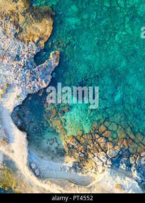 Détail de la mer Ionique vue aérienne, quartier de Tarente, Pouilles, Italie, Europe, Banque D'Images