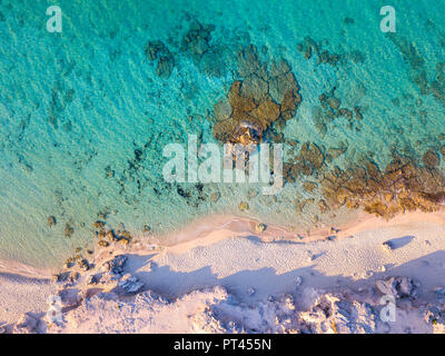 Détail de la mer Ionique vue aérienne, quartier de Tarente, Pouilles, Italie, Europe, Banque D'Images