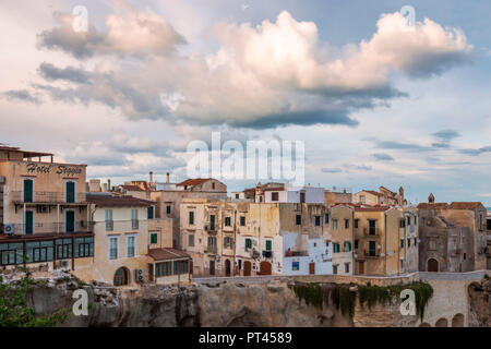 Les bâtiments typiques de la vieille ville, Vieste, Foggia, Pouilles, province de Gargano, Italie, Europe Banque D'Images