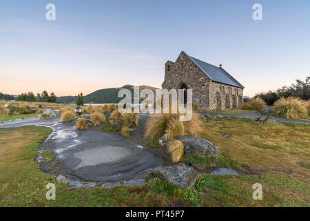 Église du Bon Pasteur au crépuscule, Lake Tekapo, district de Mackenzie, région de Canterbury, île du Sud, Nouvelle-Zélande, Banque D'Images