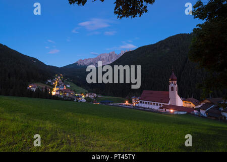 La fin de soirée à Nova Levante / Beckum, Val d'Ega / Eggental, Dolomites, Province de Bolzano, le Tyrol du Sud, Alpes italiennes, Italie Banque D'Images