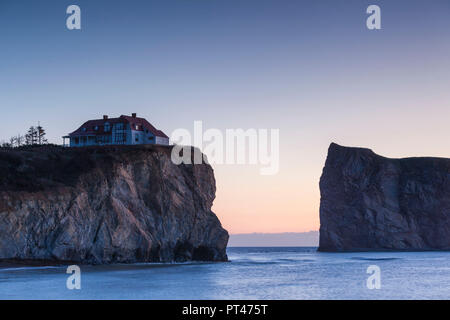 Canada, Québec, Gaspésie, Percé, rocher Percé, Dawn Banque D'Images