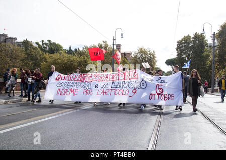 Roma, Italie. 06 Oct, 2018. La première manifestation de l'ensemble unifiée du secteur culturel italien à Rome, en présence de personnalités du monde du théâtre, du cinéma et de l'Italien Matteo Crédit : divertissement Nardone/Pacific Press/Alamy Live News Banque D'Images