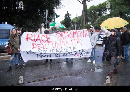 Roma, Italie. 06 Oct, 2018. La première manifestation de l'ensemble unifiée du secteur culturel italien à Rome, en présence de personnalités du monde du théâtre, du cinéma et de l'Italien Matteo Crédit : divertissement Nardone/Pacific Press/Alamy Live News Banque D'Images