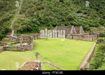 Pérou - Choquequirao ruines perdues (mini - Machu Picchu), à distance, les spectaculaires ruines Incas près de Cuzco Banque D'Images