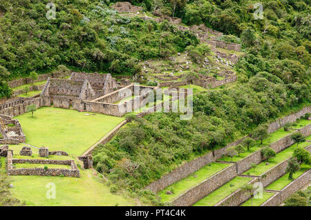 Pérou - Choquequirao ruines perdues (mini - Machu Picchu), à distance, les spectaculaires ruines Incas près de Cuzco Banque D'Images