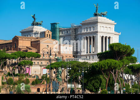 Palais Vittoriano à journée ensoleillée à Rome, Italie Banque D'Images