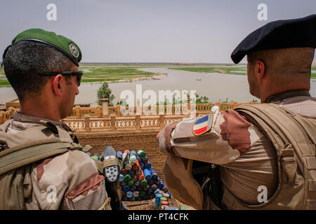 La base française de Gao au Mali est le plus grand de la Barkhane opération externe. C'est à partir de cette base que les opérations sont lancées contre des groupes armés terroristes.. Gao - Mali - août 2018. La base française de Gao au Mali est la plus importante de l'opération extérieure Barkhane. C'est depuis cette emprise que les opérations sont lancées contre les groupes armés terroristes.. Gao - Mali - août 2018. Banque D'Images