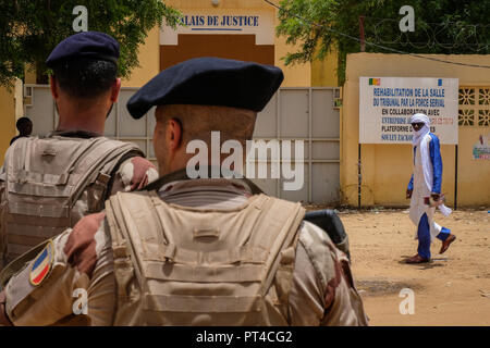 La base française de Gao au Mali est le plus grand de la Barkhane opération externe. C'est à partir de cette base que les opérations sont lancées contre des groupes armés terroristes.. Gao - Mali - août 2018. La base française de Gao au Mali est la plus importante de l'opération extérieure Barkhane. C'est depuis cette emprise que les opérations sont lancées contre les groupes armés terroristes.. Gao - Mali - août 2018. Banque D'Images