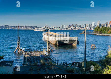 Une vue de la Seattle skyline de Jack Black Park dans l'Ouest de Seattle, Washington. Banque D'Images