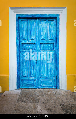 Détail de la porte sur un bâtiment colonial espagnol à Mérida, Mexique Banque D'Images