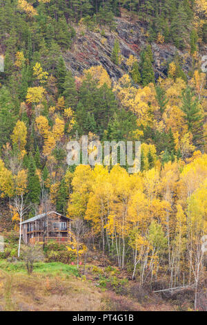 Canada, Québec, région du Saguenay-Lac Saint-Jean, Fjord du Saguenay, Ste-Rose-du-Nord, augmentation de la vue sur le village, l'automne Banque D'Images