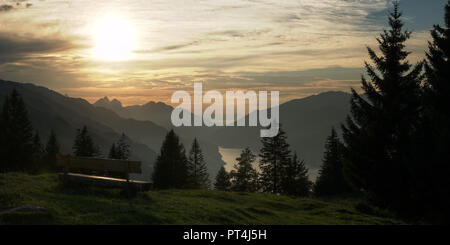 Coucher de soleil sur le lac Walensee shot de Flumserberg, Alpes Suisses Banque D'Images