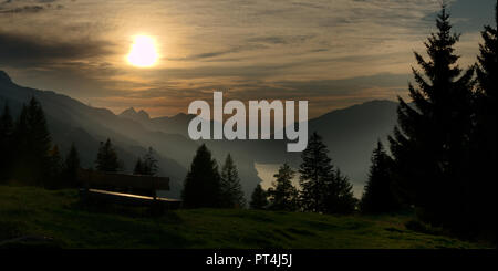 Coucher de soleil sur le lac Walensee shot de Flumserberg, Alpes Suisses Banque D'Images