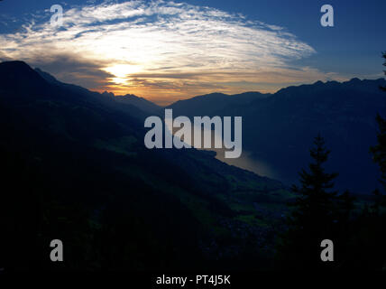 Coucher de soleil sur le lac Walensee shot de Flumserberg, Alpes Suisses Banque D'Images