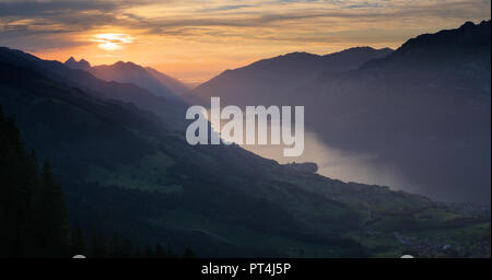 Coucher de soleil sur le lac Walensee shot de Flumserberg, Alpes Suisses Banque D'Images