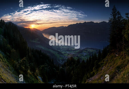 Coucher de soleil sur le lac Walensee shot de Flumserberg, Alpes Suisses Banque D'Images