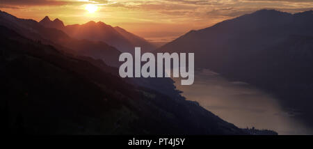 Coucher de soleil sur le lac Walensee shot de Flumserberg, Alpes Suisses Banque D'Images