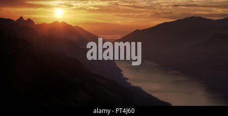 Coucher de soleil sur le lac Walensee shot de Flumserberg, Alpes Suisses Banque D'Images