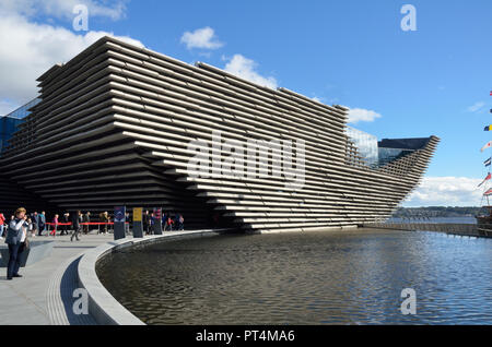 Dundee V&A Museum ; Dundee ; Écosse ; Grande-Bretagne ; Royaume-Uni ; Royaume-Uni ; Europe ; ouvert 15ème. Septembre 2018. Conçu par l'architecte japonais Kengo Kuma Banque D'Images