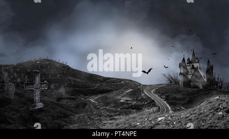 Hause hanté avec peur la route ,effrayant sombre fumée cimetière gris clair sur un fond noir Halloween concept Banque D'Images